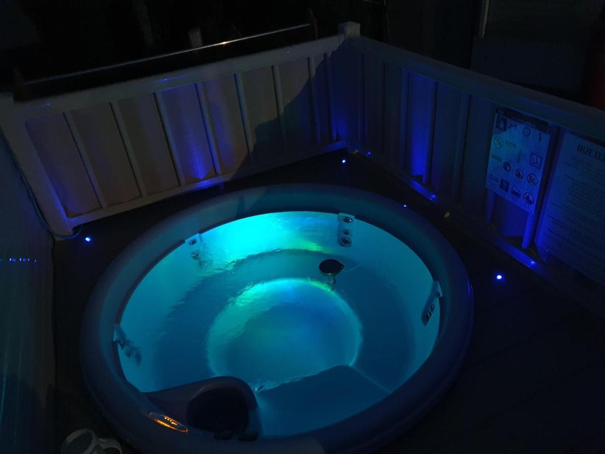 Relaxing Breaks With Hot Tub At Tattershal Lakes 3 Bedroom Таттершолл Экстерьер фото