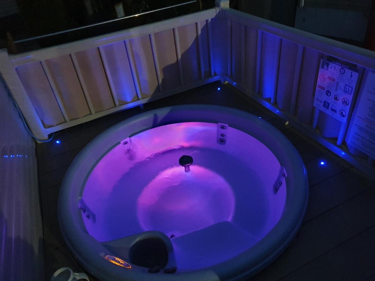 Relaxing Breaks With Hot Tub At Tattershal Lakes 3 Bedroom Таттершолл Экстерьер фото