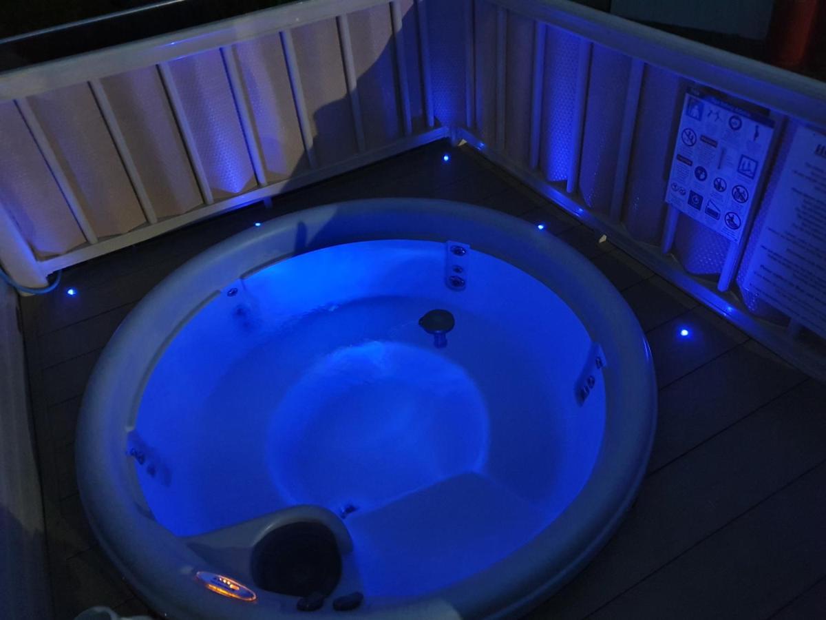 Relaxing Breaks With Hot Tub At Tattershal Lakes 3 Bedroom Таттершолл Экстерьер фото