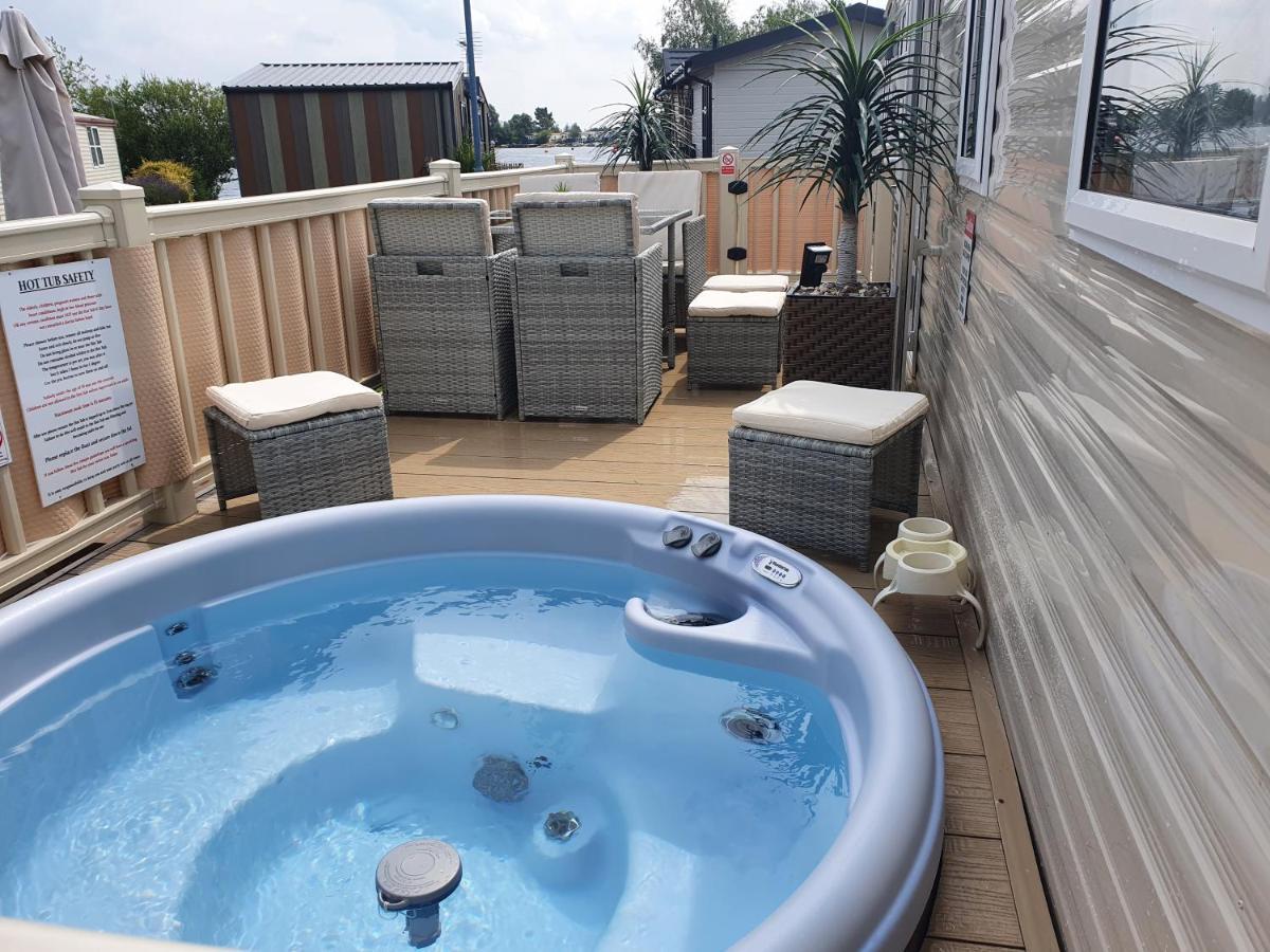Relaxing Breaks With Hot Tub At Tattershal Lakes 3 Bedroom Таттершолл Экстерьер фото